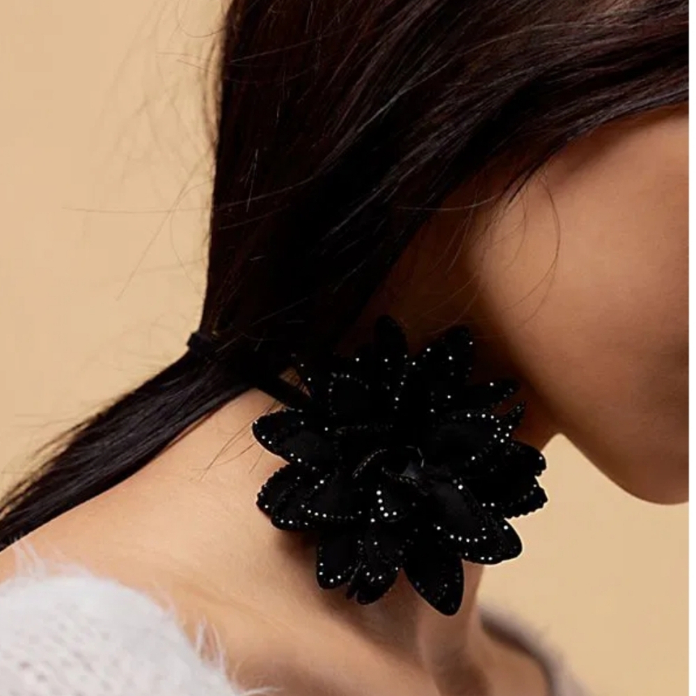 NWT Free People From Dusk Till Dawn Flower Choker Black